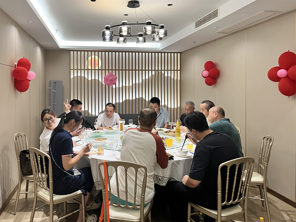 四川致研科技-2025年中團(tuán)建晚宴